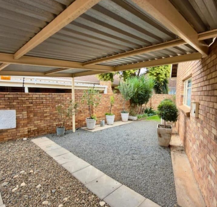 3 Bedroom Property for Sale in Rhodesdene Northern Cape